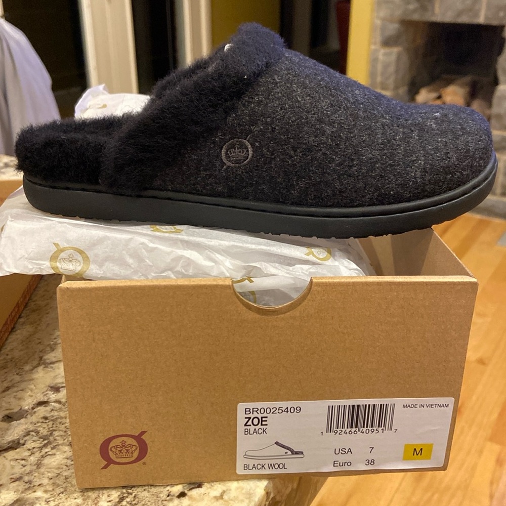 NWT BORN ZOE WOOL & FAUX FUR SLIPPER.